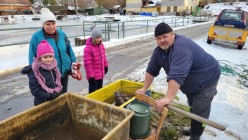 Vánoční prodej kaprů na hrázi příluckého Dolního rybníka