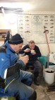 Vánoční prodej kaprů na hrázi příluckého Dolního rybníka