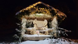 Vítání adventu a slavnostní rozsvícení vánočního stromu a betlému.