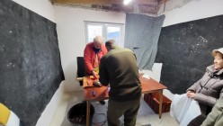 Vánoční prodej kaprů na hrázi příluckého Dolního rybníka